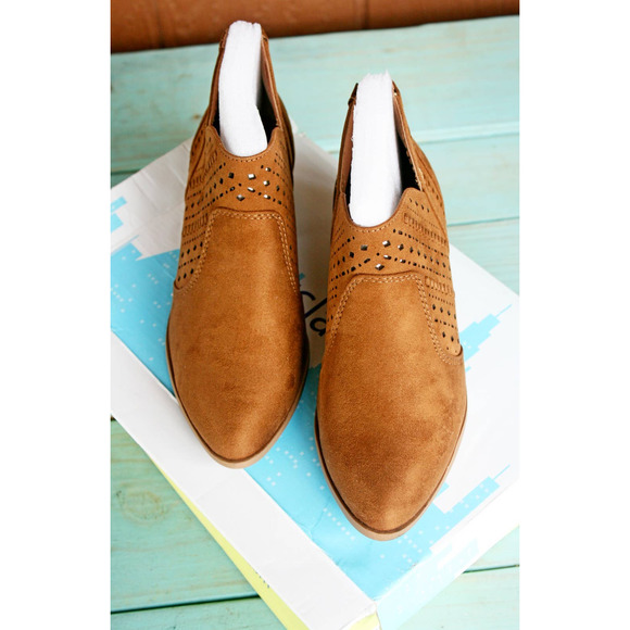 City Classified Chestnut Booties 6 Shoes Cut Outs Ankle Boots Suede Emerge - Picture 7 of 9
